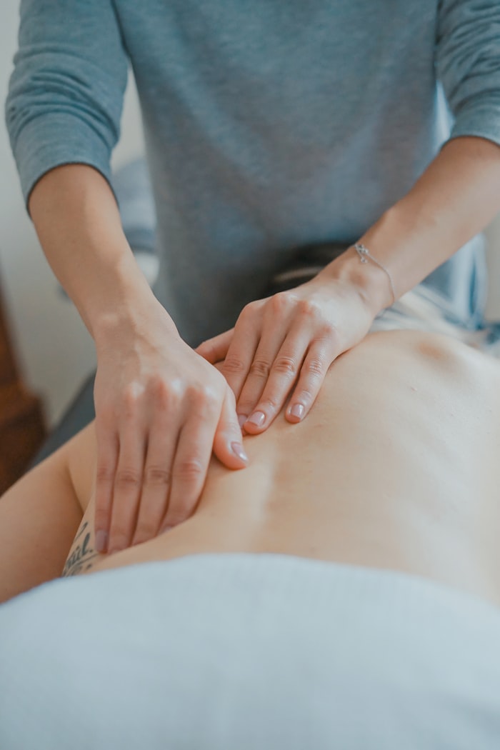 Châm cứu trị liệu xương khớp Đông Y Thế Long